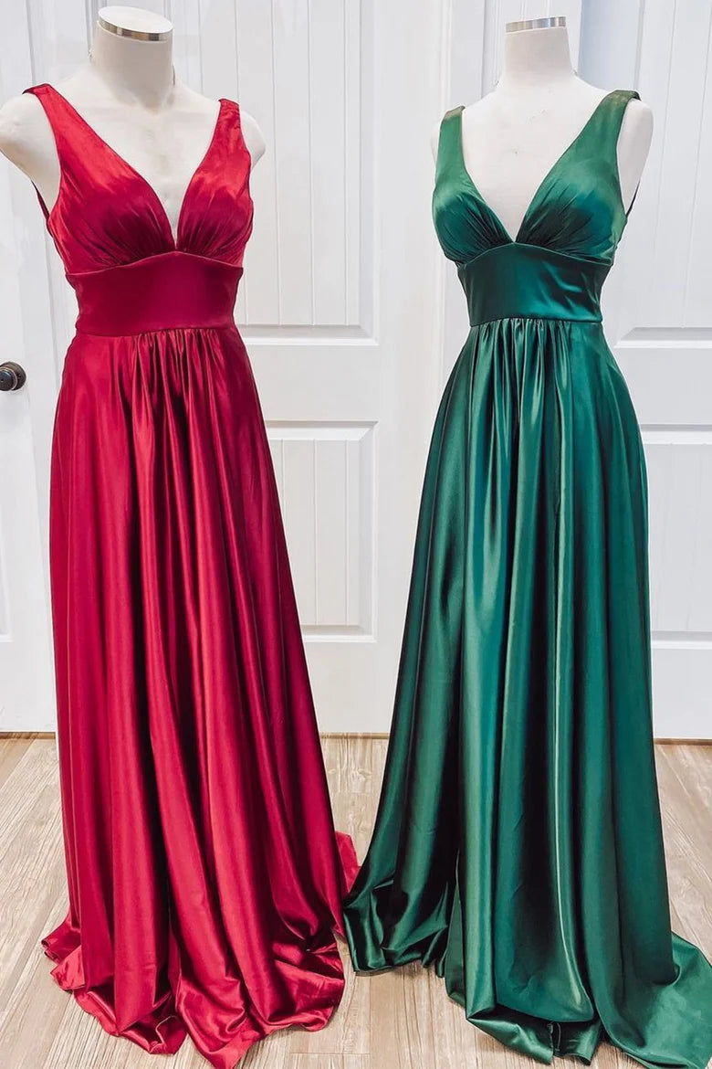 Vestido de dama de honor plisado estilo imperio con escote en V profundo de satén